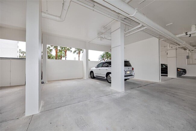 Building Photo - 7100 Sunset Way