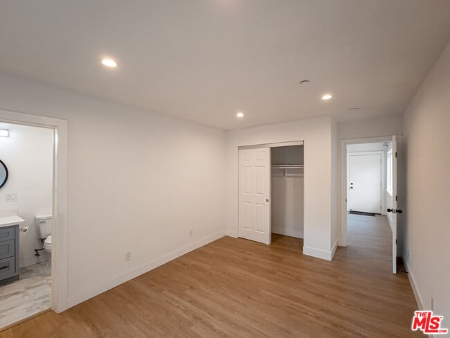 Building Photo - 94 S Vinedo Ave