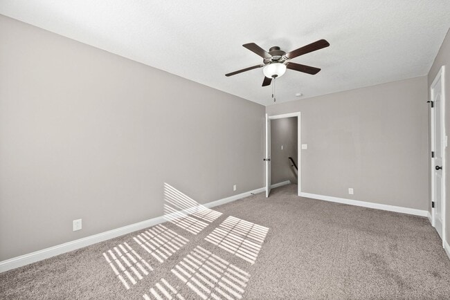 Building Photo - Beautiful 2 Bedroom 2 1/2 Bath Condo For Rent Near Beachaven Vineyard!