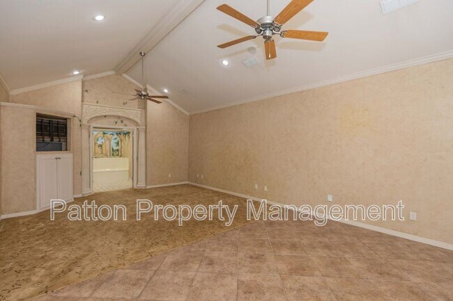 Building Photo - 6910 Logan Pl