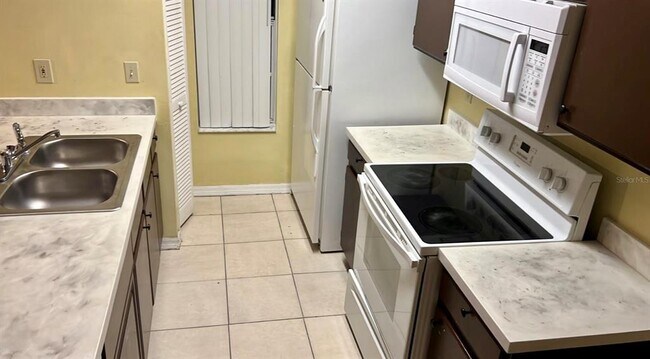 Building Photo - 2046 Royal Bay Blvd