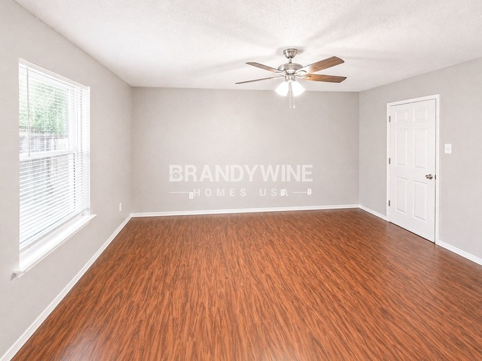 Building Photo - 5233 Hill Ridge Dr