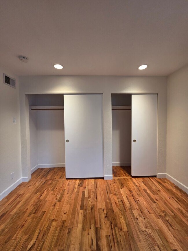 Building Photo - 3 bedroom 2 bath East Petaluma