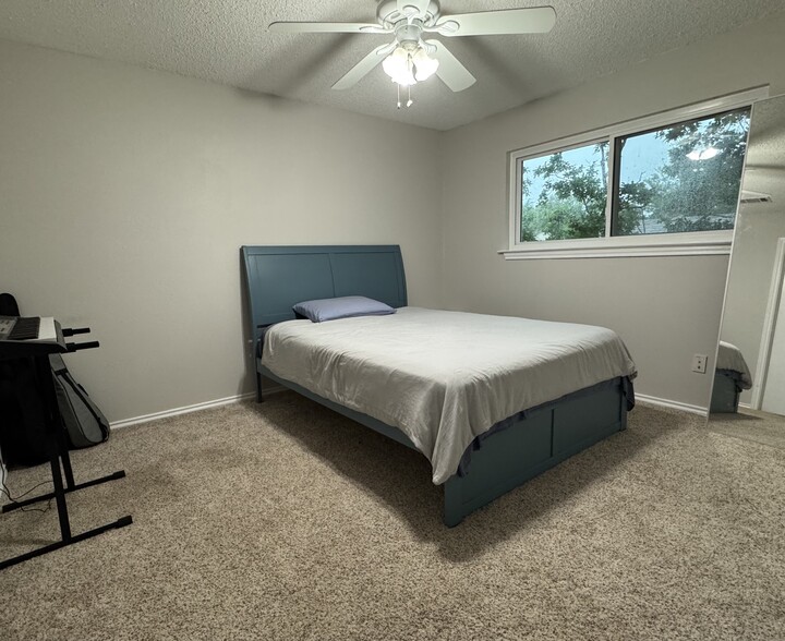 Building Photo - 2812 Prescott Dr