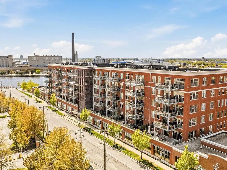 Building Photo - 601 E Erie St