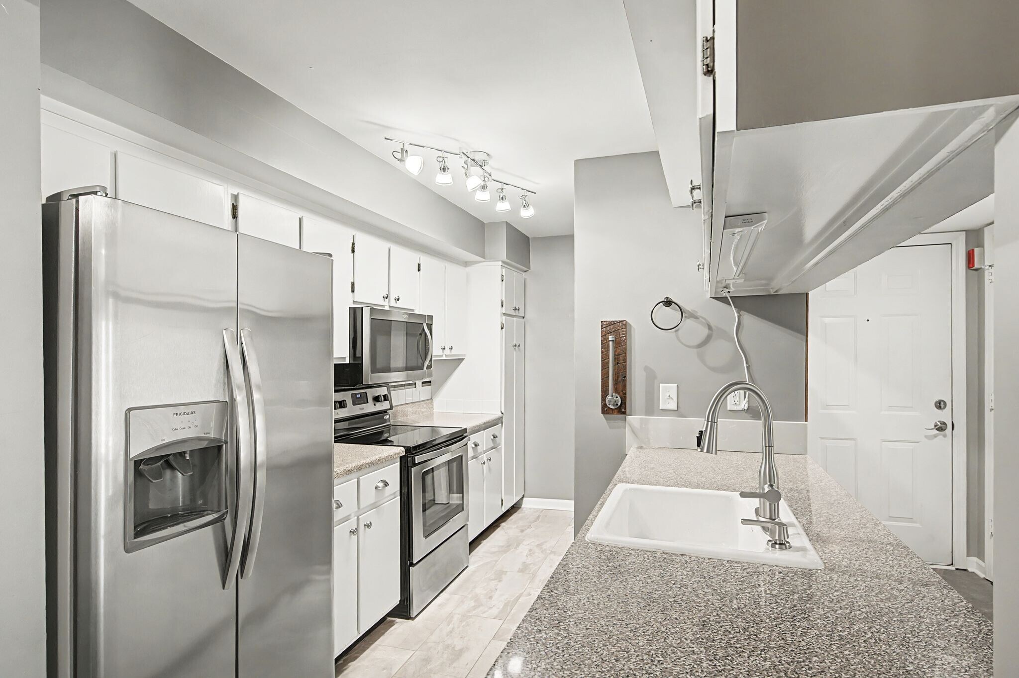 Building Photo - 265 Hillsboro Pl