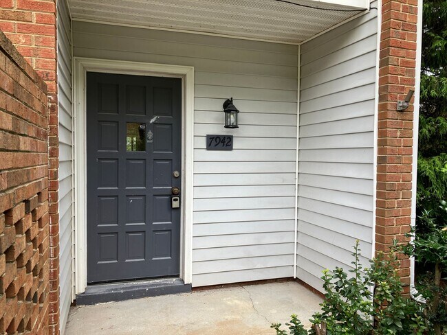 Building Photo - WATERFRONT Two Bed Townhouse in Denver With BOAT SLIP!!