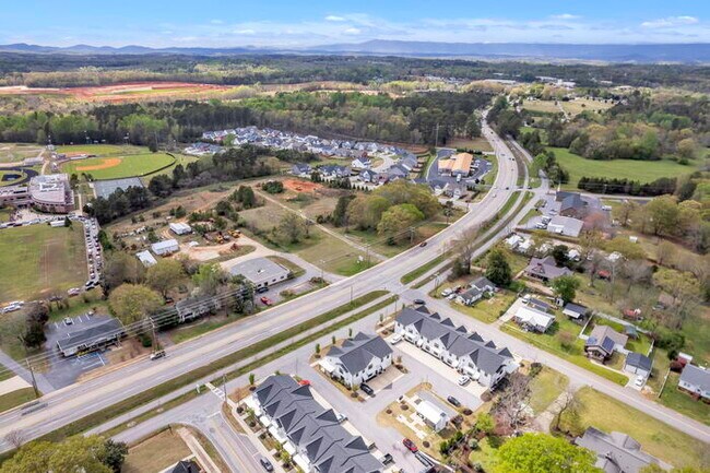 Building Photo - Modern 2 Bedroom Townhome on the Swamp Rab...