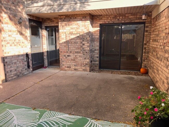 Building Photo - 3620 Independence Ave S