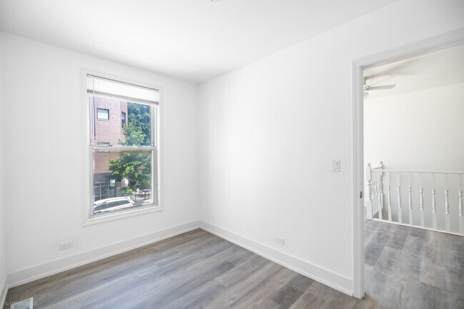 Building Photo - 2654 N Lincoln Ave