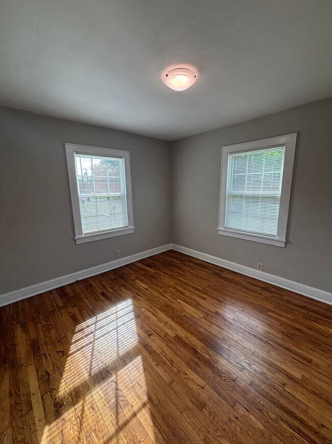 Building Photo - New Renovation!!!