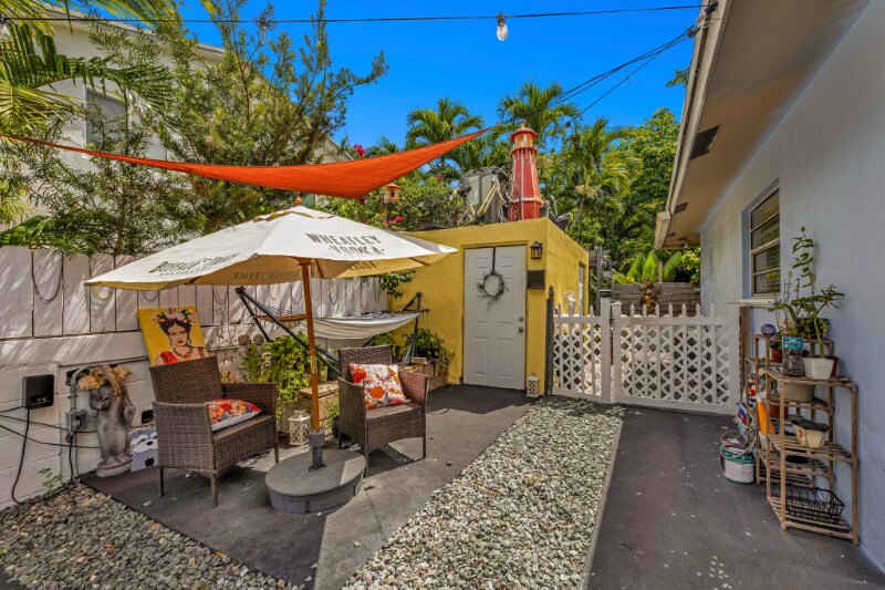 Building Photo - 1035 - 1037-1037 NE 32nd St