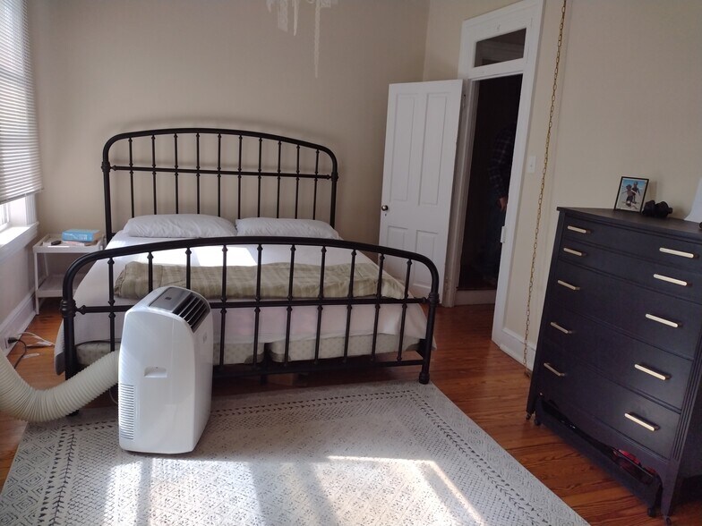 Building Photo - 441 W Lemon St