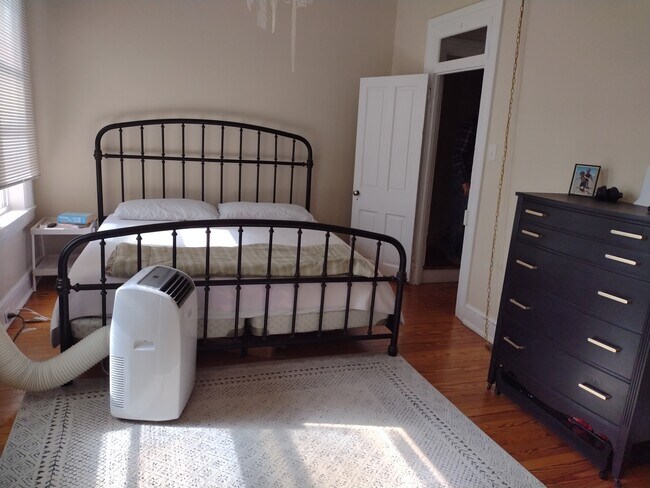 Building Photo - 441 W Lemon St