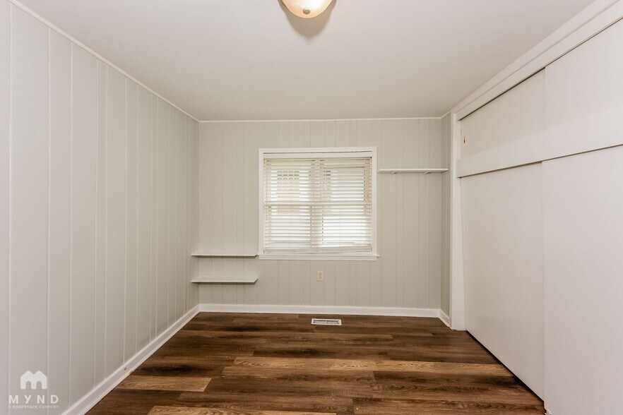 Building Photo - 510 9th Ave