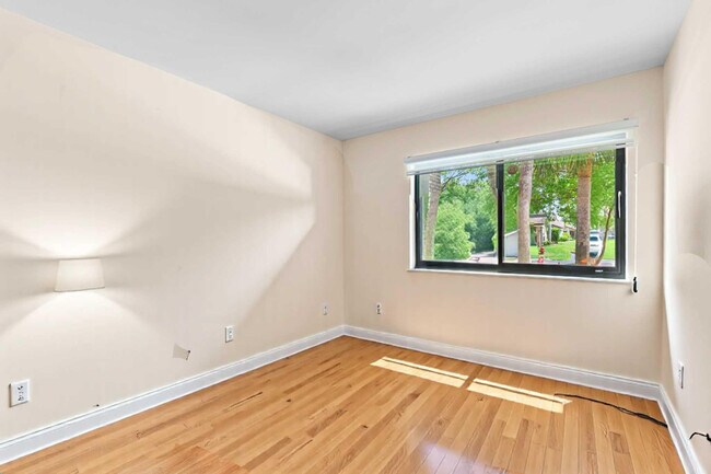 Building Photo - 160 Ramblewood Cir