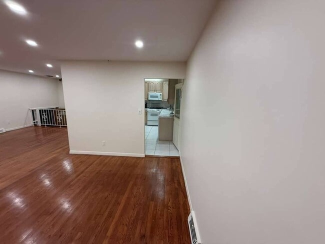 Building Photo - 67-06 171st St