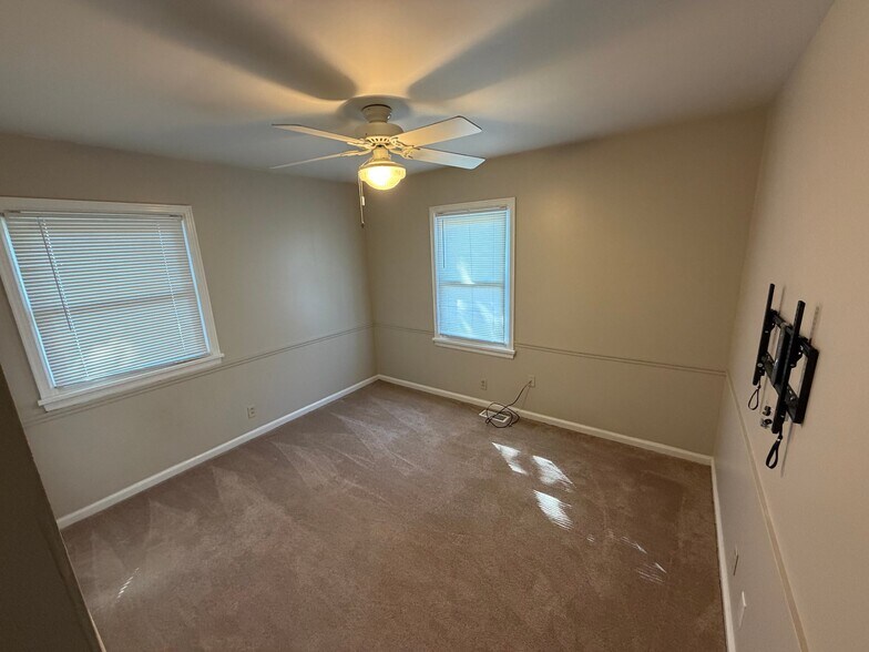 Building Photo - 2005 Keeneland Blvd