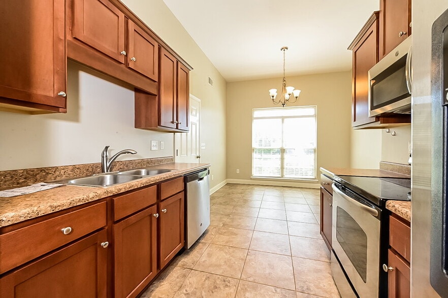 Building Photo - 45 Clover St