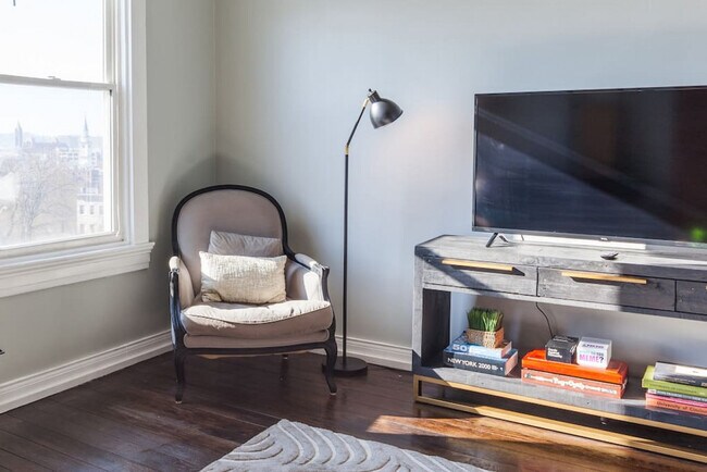 Building Photo - 1602 Mansfield St