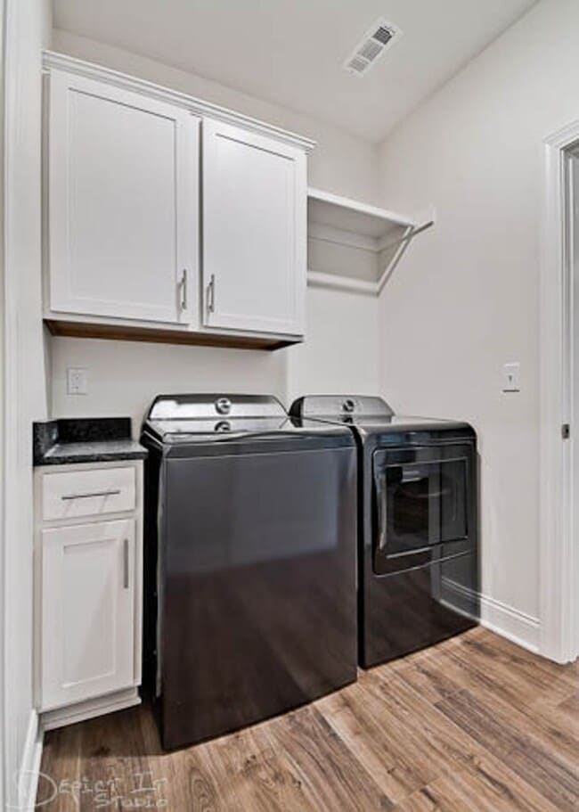 Building Photo - Big Creek Golf Course - 3 Bed 2 Bath Double Garage