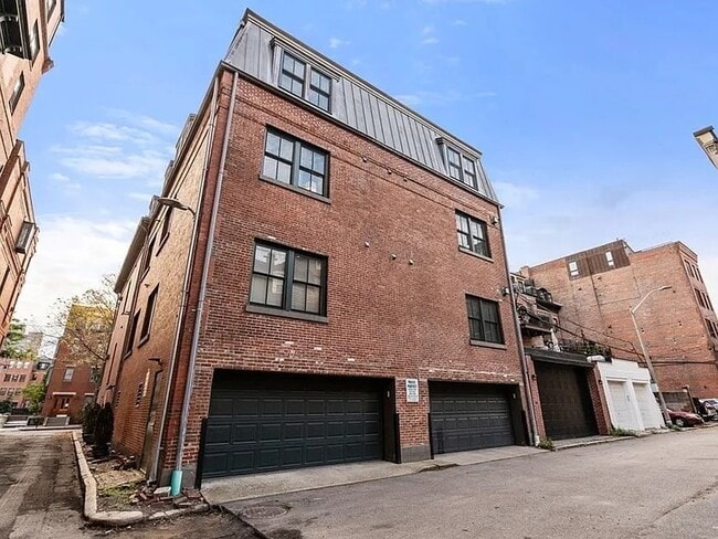 Building Photo - 17 Worcester Square