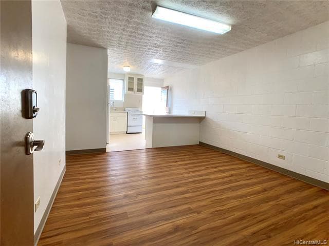 Building Photo - 716 Lukepane Ave