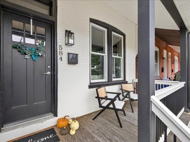 Building Photo - Gorgeous 4 Bedroom 2.5 Bathroom Available in Lancaster City