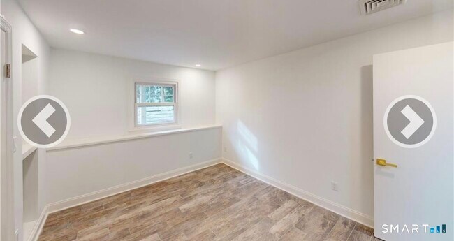 Building Photo - 1 Cottontail Rd