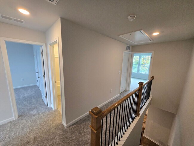 Building Photo - Charming 3 Bedroom Home Located in Raleigh