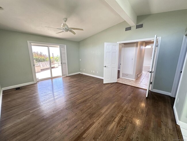 Building Photo - 3539 Mt Laurence Dr
