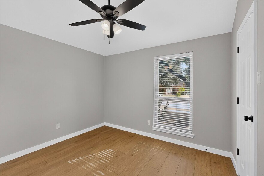 Building Photo - 405 Phillips Dr
