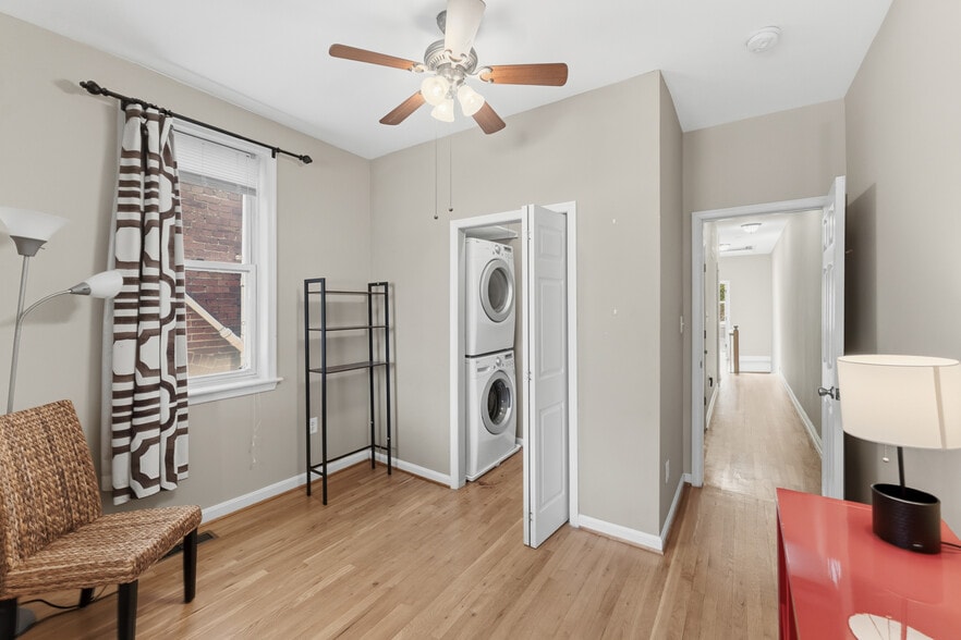 Top floor back bedroom 1 - 11 R Street NW