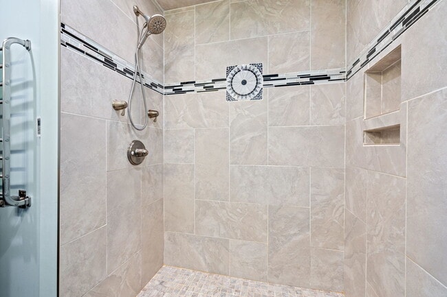 Building Photo - 1352 Smith Rd