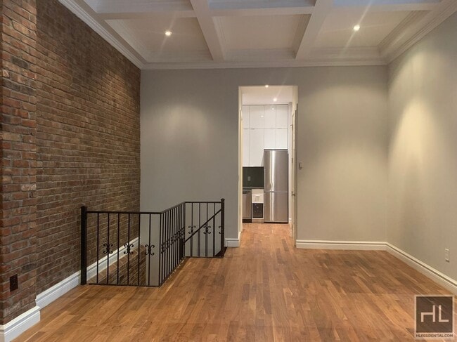 Building Photo - 7 E 75th St