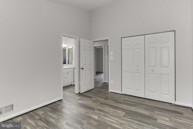 Building Photo - 20585 Triple Crown Ct