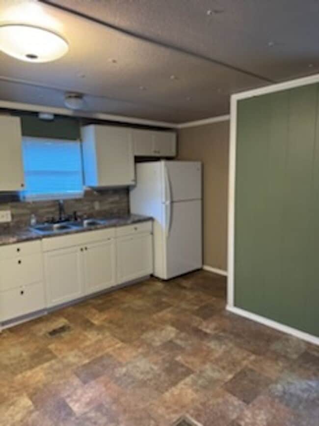 Building Photo - 2 bed 1 bath Trailer Home $1250 a month
