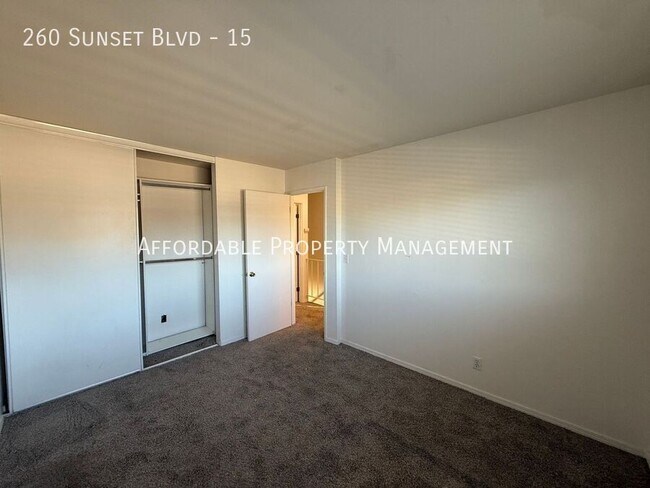 Building Photo - 260 Sunset Blvd