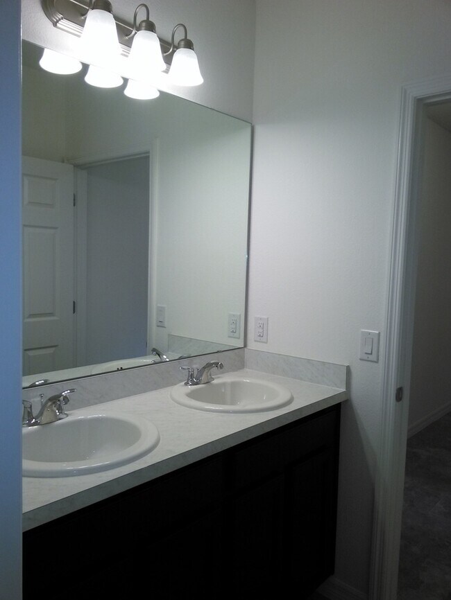 Building Photo - Overlook Reserve-3252 Emilio Pl Kissimmee, FL 34758