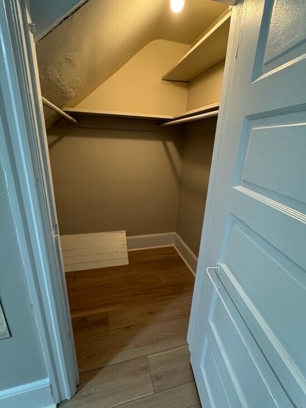 Building Photo - 2232 Mount Carmel Ave