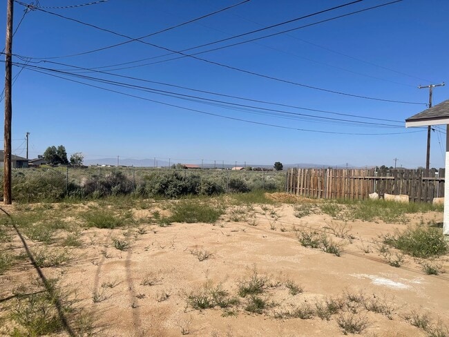 Building Photo - Modern Living in California City