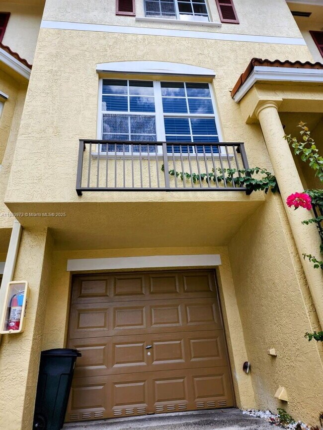 Building Photo - 730 NE 90th St