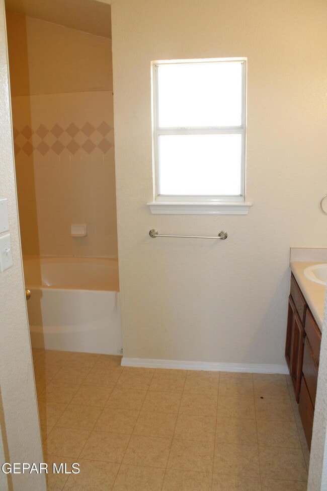 Building Photo - 12101 Picasso Dr
