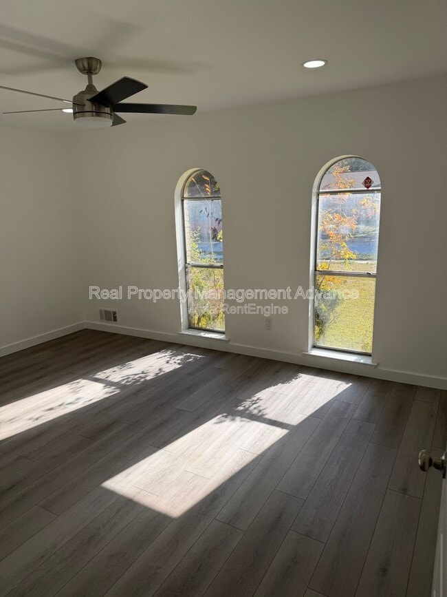 Building Photo - 905 Bromwich St