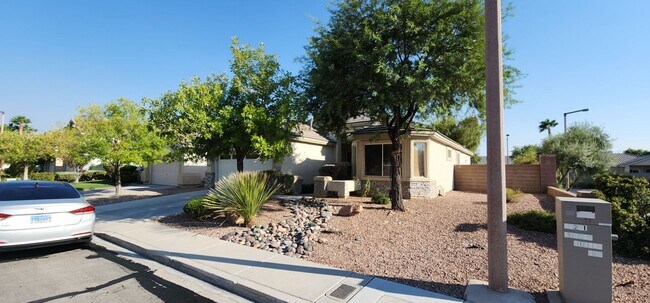 Building Photo - Charming Single-Story Pulte Home in a corn...