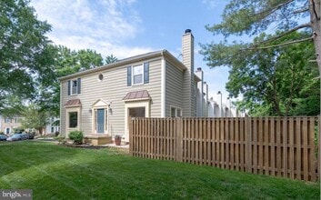 Building Photo - 6120 Old Brentford Ct