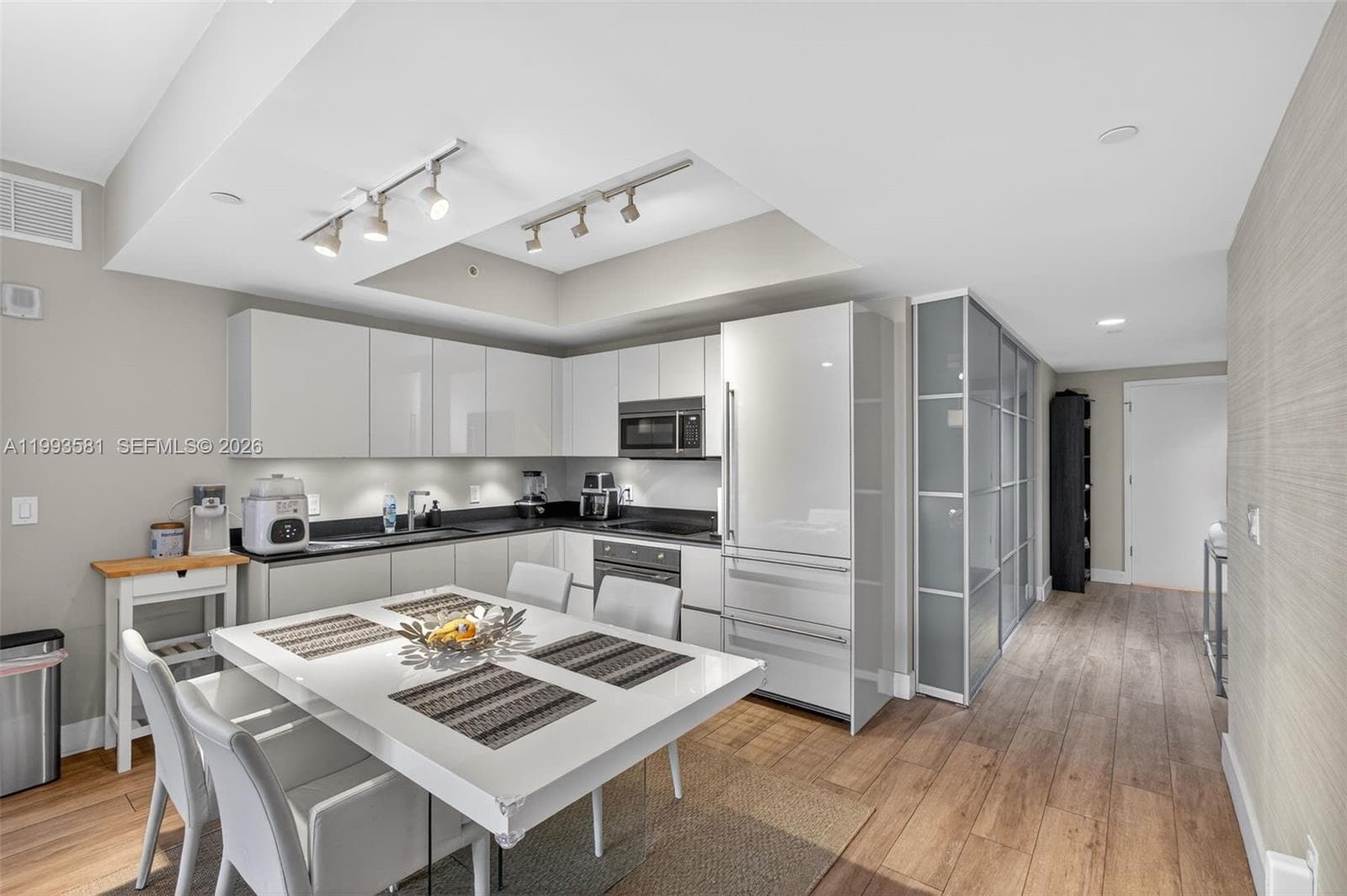 Building Photo - 1010 Brickell Ave