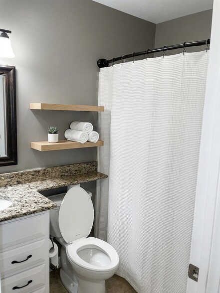 Building Photo - 200 Clover Ct