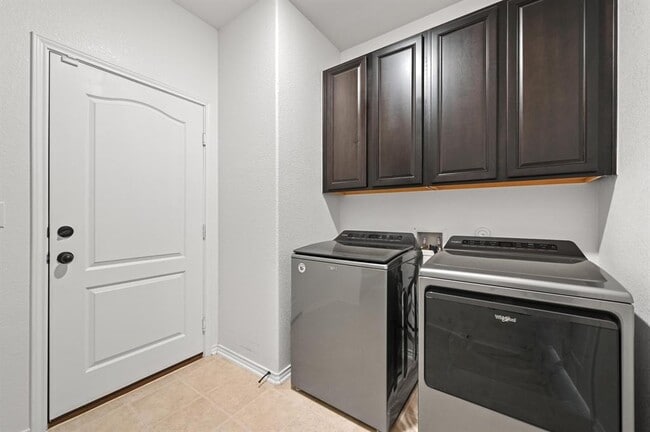 Building Photo - 6204 Conestoga Wagon Way