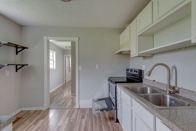 Building Photo - Charming 4BR/2BA Home in South Nashville –...
